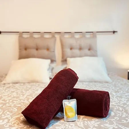 L'escale Gare - Parking, Machine A Laver & Wi-fi Apartment Sainte-Savine